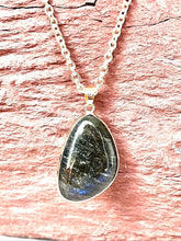 Charger l'image dans la galerie, Collier protection en labradorite
