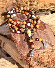 Charger l'image dans la galerie, Mala tibétain en bois de santal