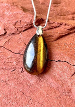 Charger l'image dans la galerie, Collier de protection en oeil de tigre