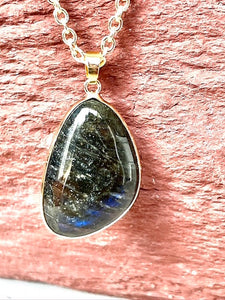 Collier protection en labradorite