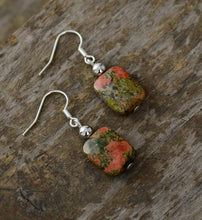 Charger l&#39;image dans la galerie, Boucles d&#39;oreilles en unakite
