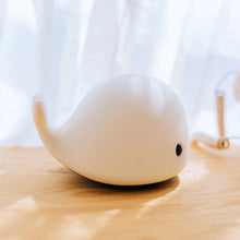 Charger l&#39;image dans la galerie, Lampe veilleuse Lily la Baleine
