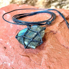 Charger l&#39;image dans la galerie, Collier amour en labradorite
