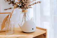 Charger l&#39;image dans la galerie, Lampe veilleuse Lily la Baleine
