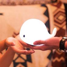 Charger l&#39;image dans la galerie, Lampe veilleuse Lily la Baleine
